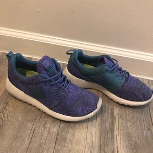 Nike Women’s tennis shoes